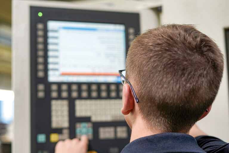 MAQSER - Sistemas SCADA y HMI para automatización y monitoreo industrial