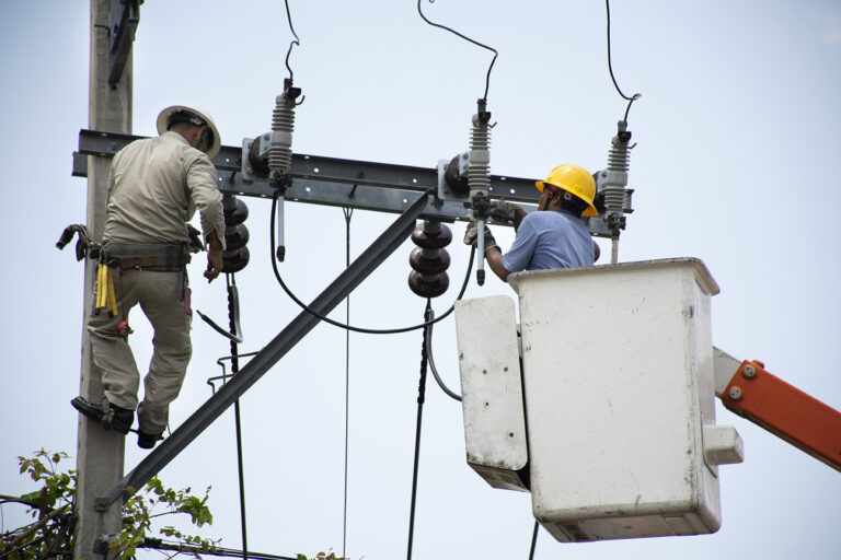 MAQSER -Redes eléctricas internas y externas para instalaciones eficientes