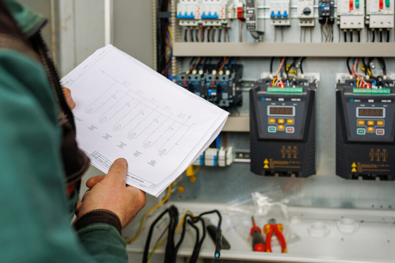 MAQSER -Instalación de sistemas eléctricos seguros y normativos